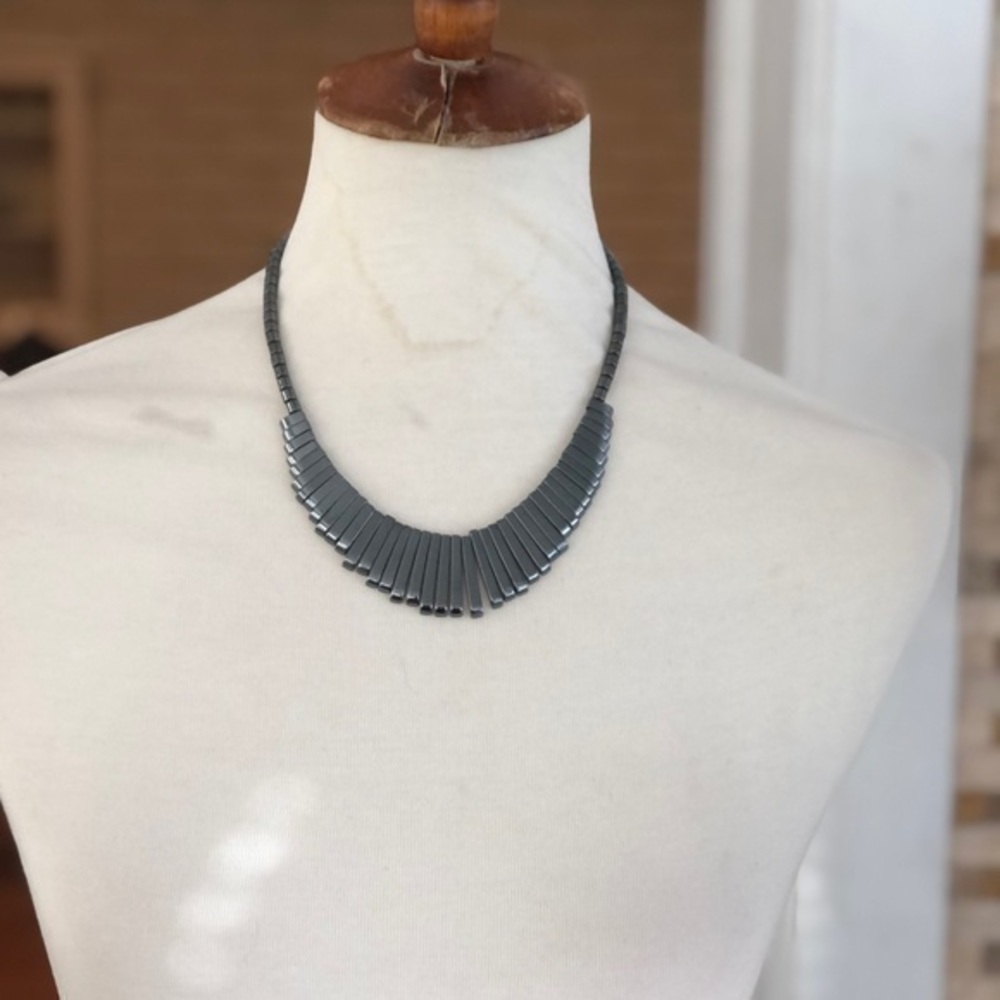 Hematite Metallic silver statement necklace - Picture 4 of 9